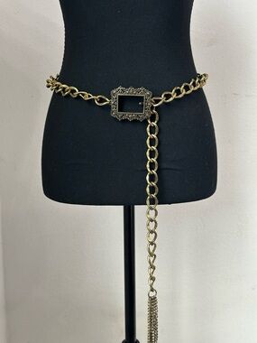 Vintage Ornate Gold Chain Waist Belt with Decorative Buckle